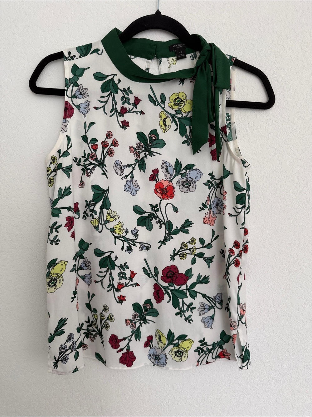 Ann Taylor White Floral Tie-Neck Camisole with Green Trim